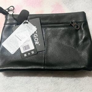 NWT,McGor,Black Leather Travel Bag,Zipper & Extra Credit Card Slats, Traveling